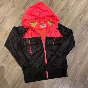 Trendy hot pink TNA windbreaker/rain jacket w YTK vibe